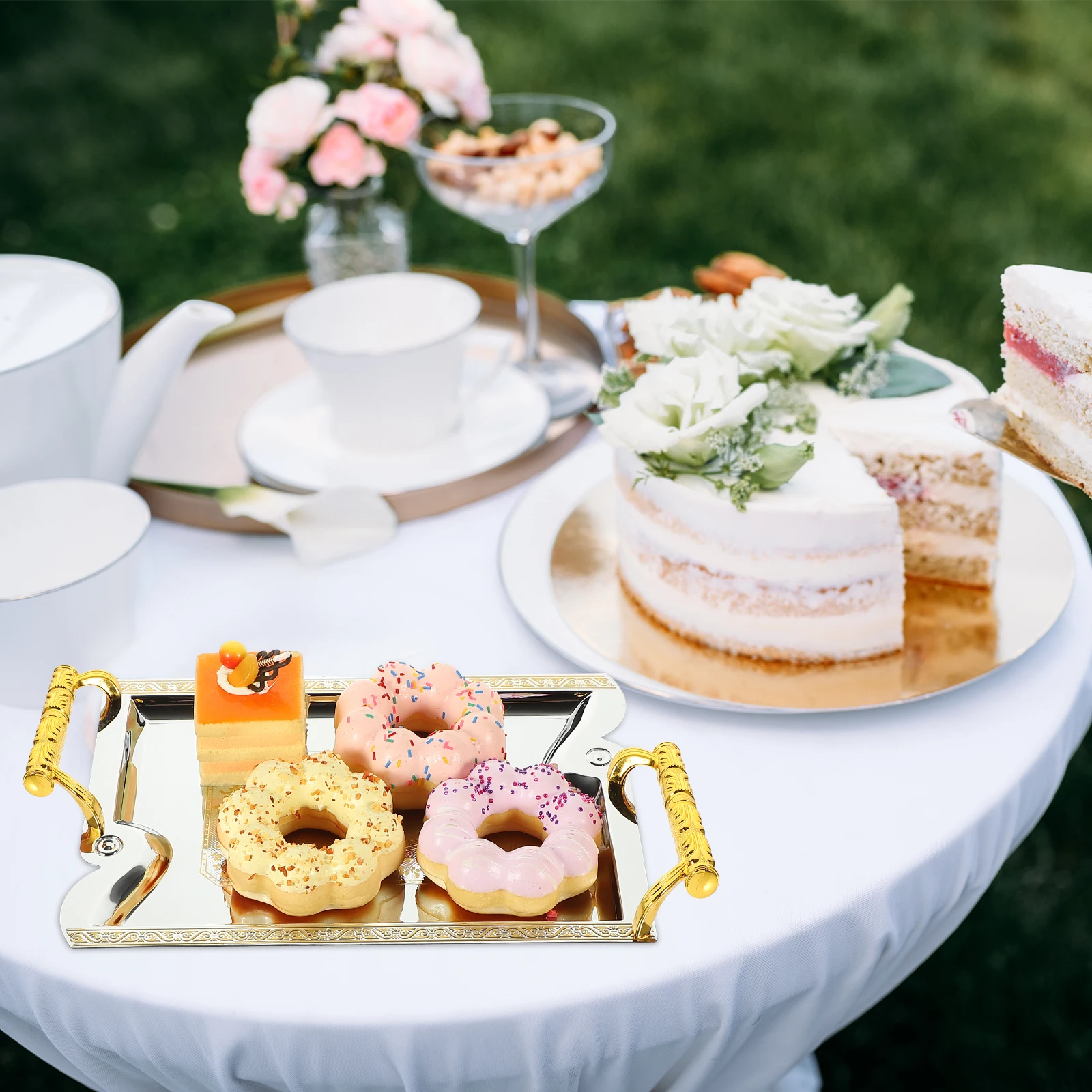 

Metal Fruit Oval Serving Metal Serving Dry Fruit Tray For Dessert Snack Food Display Household Decorative Tray