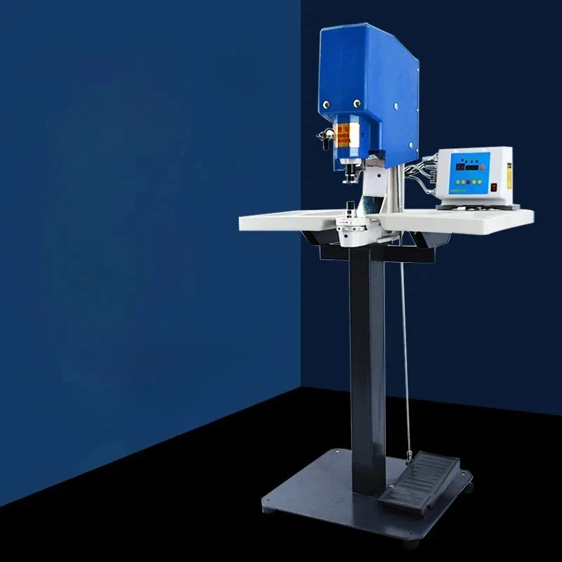 Automatic counting infrared positioning anti-thug computer servo mask breathing valve electric hole punching machine