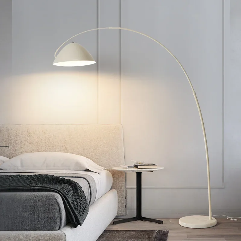 Vissen vloerlamp woonkamer licht luxe high-end bank naast slaapkamer nachtkastje minimalistische staande sfeerlamp