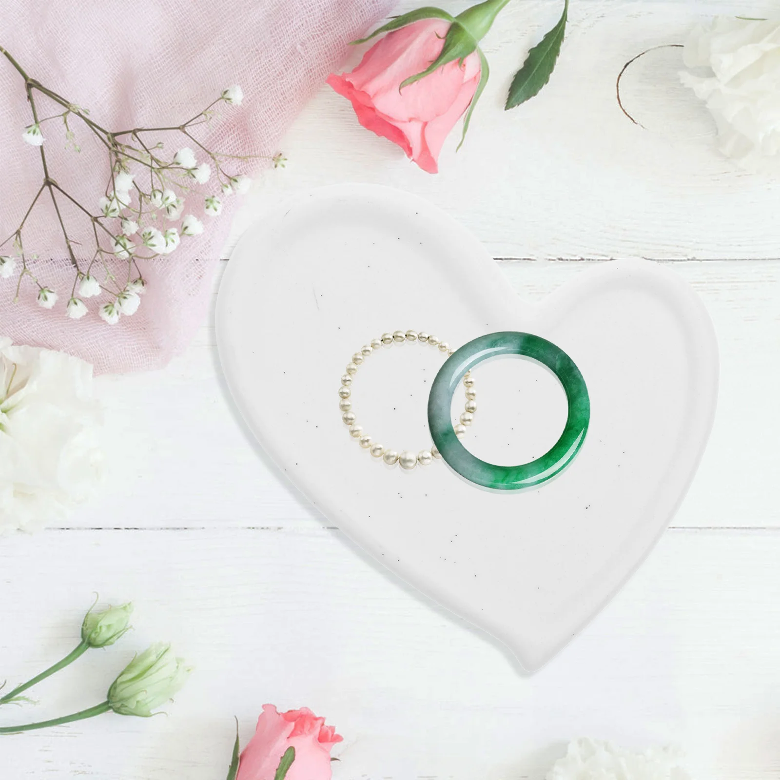 

Jewelry Holders Display Ceramic Heart-shaped Plate Decorative Dish Female Necklace Tray