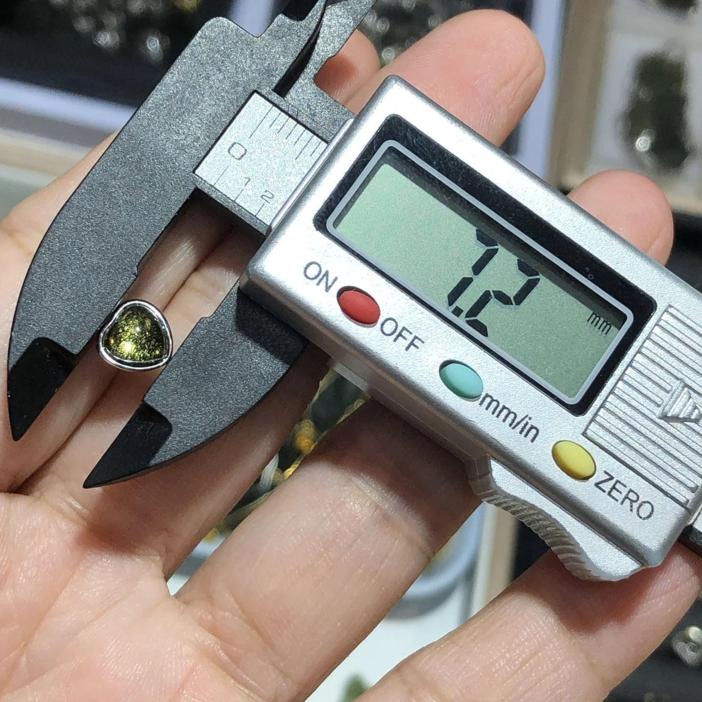 1 قطعة Fengbaowu الطبيعية مولدافيت قرط على شكل قلب 925 فضة شكل قلب حجر الريكي أحجار استشفاء مجوهرات هدية الرجال النساء