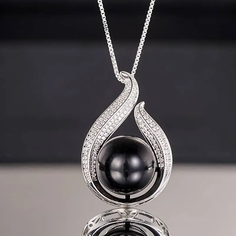 Huitan Elegante Damen-Halskette mit Blatt-Design, schwarze Kunstperle, trendiges Accessoire für Hochzeit, Party, Schmuck mit CZ