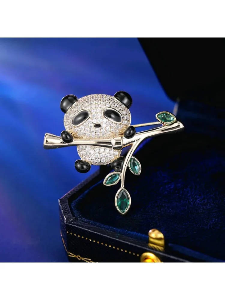 Novo broche de panda elegante e fofo, acessórios de blazer, flor incrustada de zircão em cobre no peito
