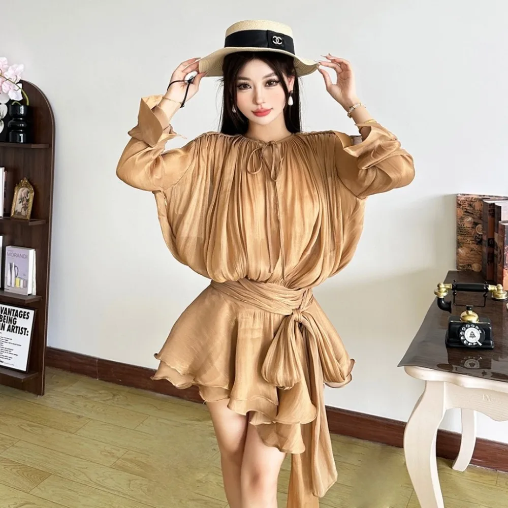 SylCue Ruched Elegante Mini Vestido Mulher Outono Tendência Lace-Up O-pescoço Manga Alargada Em Camadas Hem Cintura Alta Moda Casual Bodycon