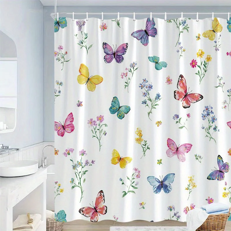 Una singola tenda da doccia dal design originale, con una fantasia a farfalle e fiori, che presenta vivaci illustrazioni ad acquerello.