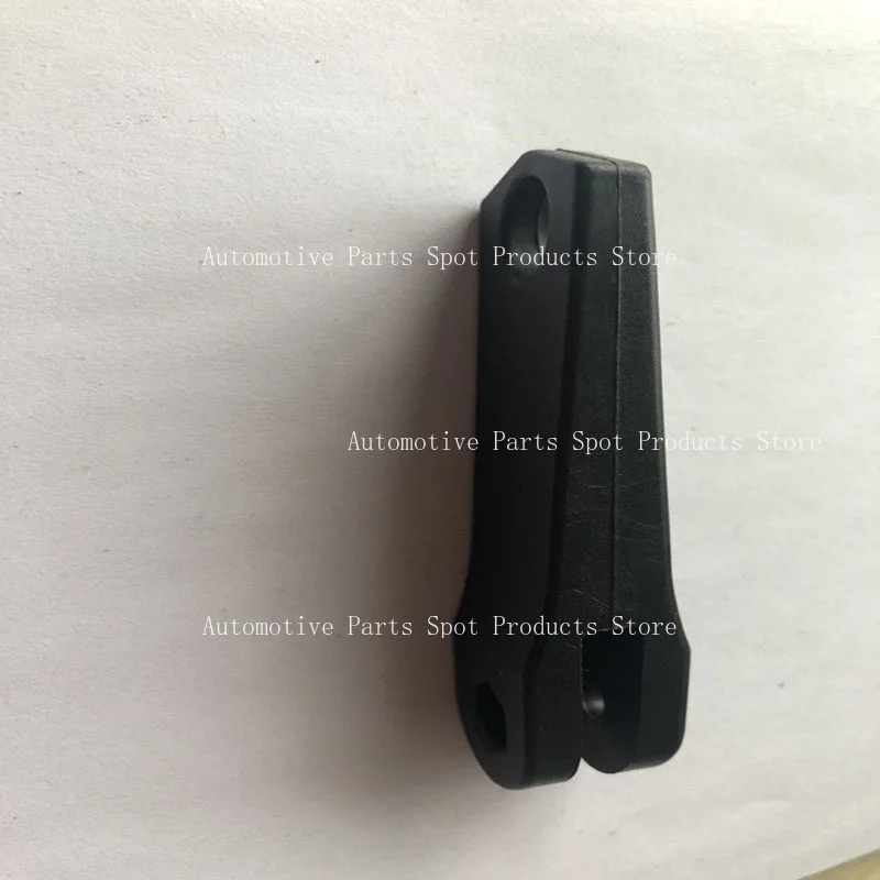 Suitable for Hangkai 2-cash 9.9/15/18 Horsepower Outboard Motor Hanging Clamp Bracket Left Screw+clamp Handle