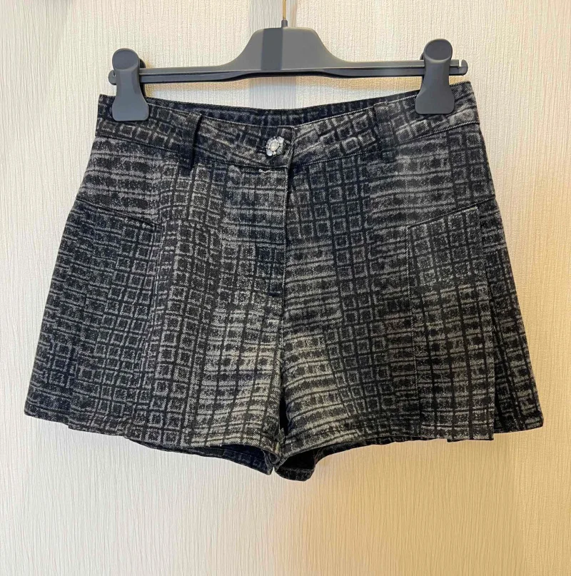 2024 New Autumn Vintage Skirt Style Washed Geometric Plaid Black Denim Shorts Women High Waist Sweet Lolita Flare Shorts