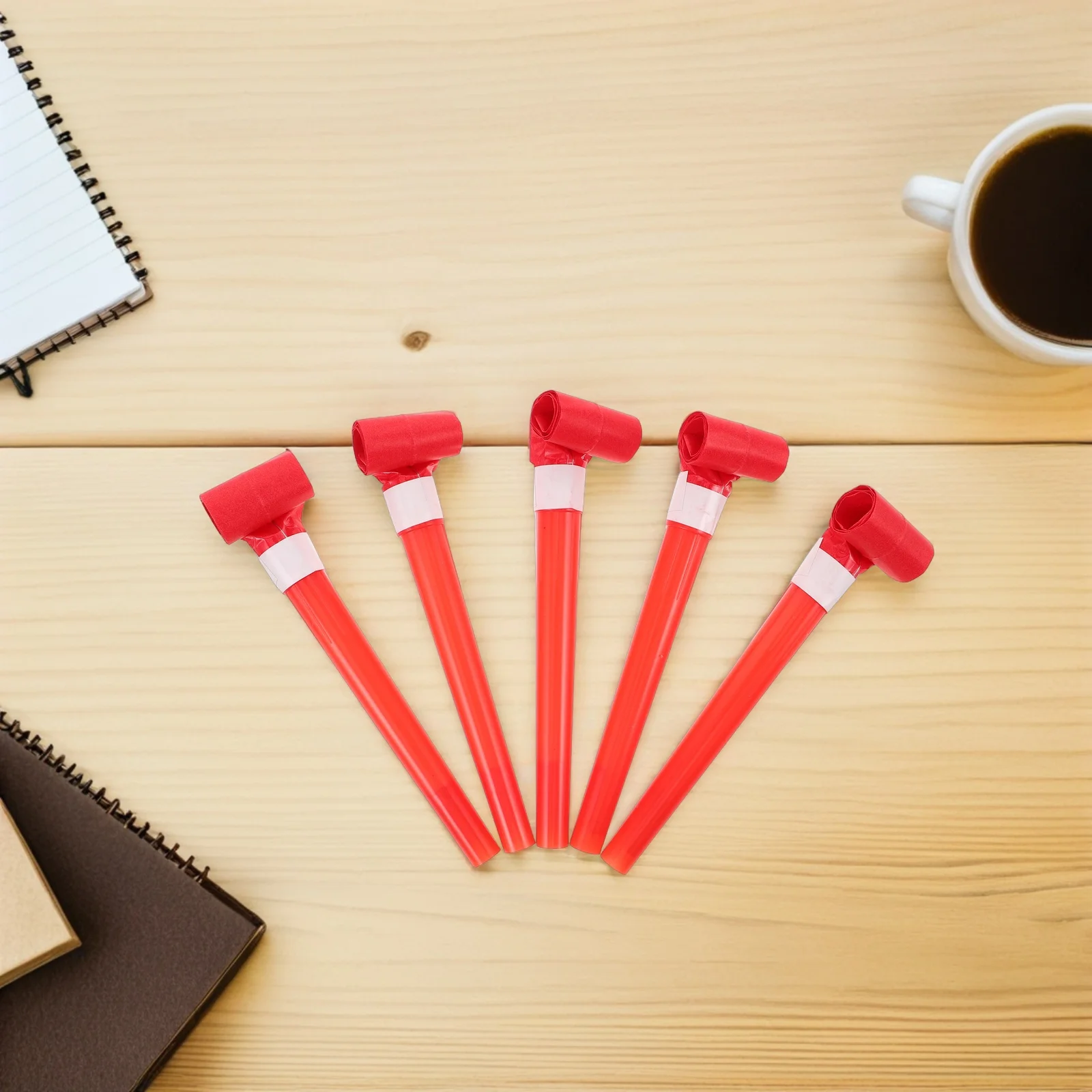 70 قطعة منفاخ الحفلات صانعي الضوضاء بألوان زاهية للأطفال انفجارات موسيقية للاحتفال بعيد الميلاد والأنشطة الخارجية وحفلات صنع الضوضاء