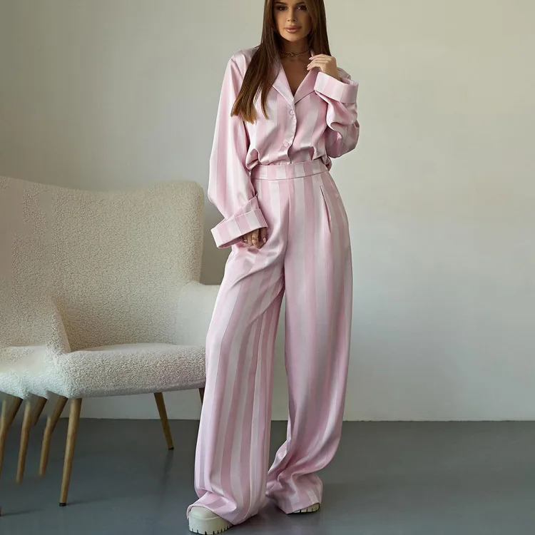 

Новинка 2023 года, женский комплект, повседневный атласный комплект в полоску, рубашка с воротником и длинными рукавами, широкие брюки, комплект из двух предметов