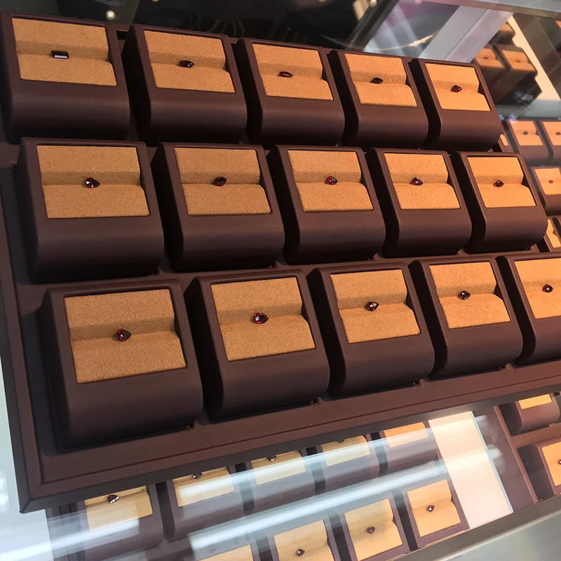 

Emerald Red Treasure Loose Stone Box Ring Face Support Display Cabinet Table Multi-grid 15-pcs Disc Color Jewelry Display Props