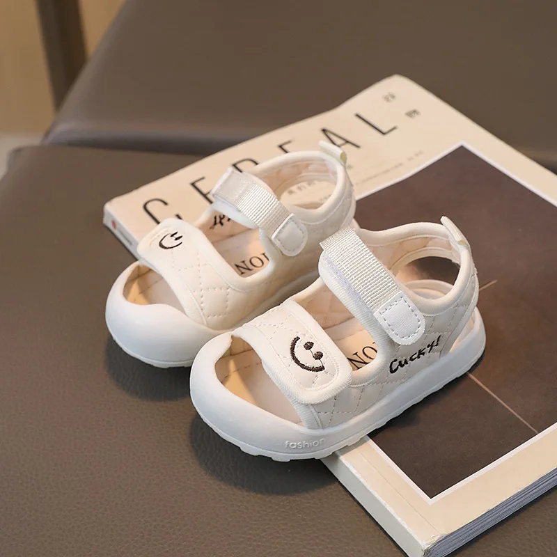 A dropshipping baby shoe 2023 summer baby walking smiling face sandals 0-1-3 years old soft soled men's and women's treasure sho image 5