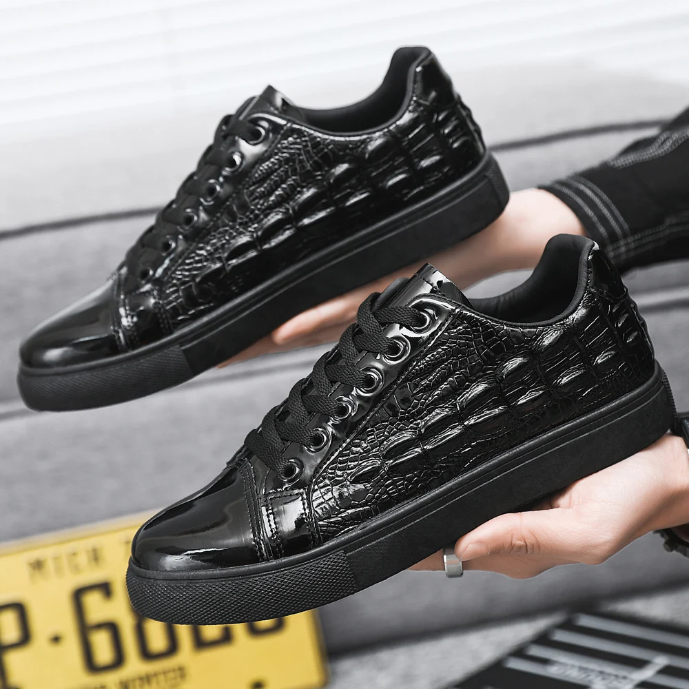 

Men's Versatile Casual Sneakers for Autumn: Crocodile-Patterned Leather Low-Top Glossy Solid Black Board Shoes