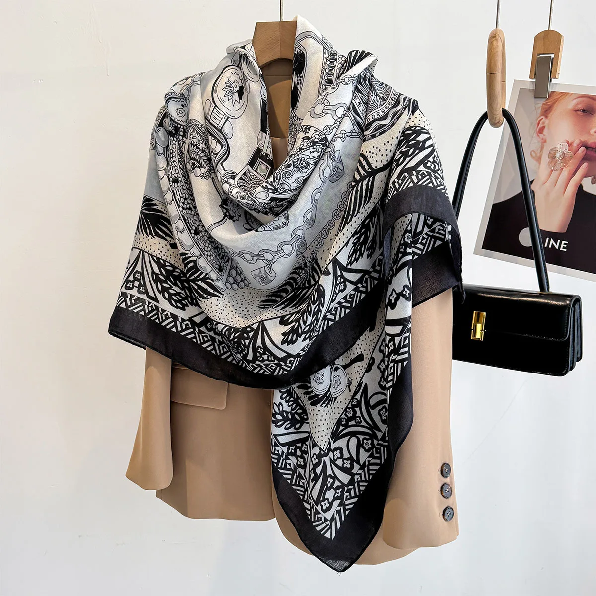 

Пляжные накидки 130*130 см, большие шали, женские летние квадратные платки с цепным принтом, роскошные шарфы, банданы, элегантные хиджабы