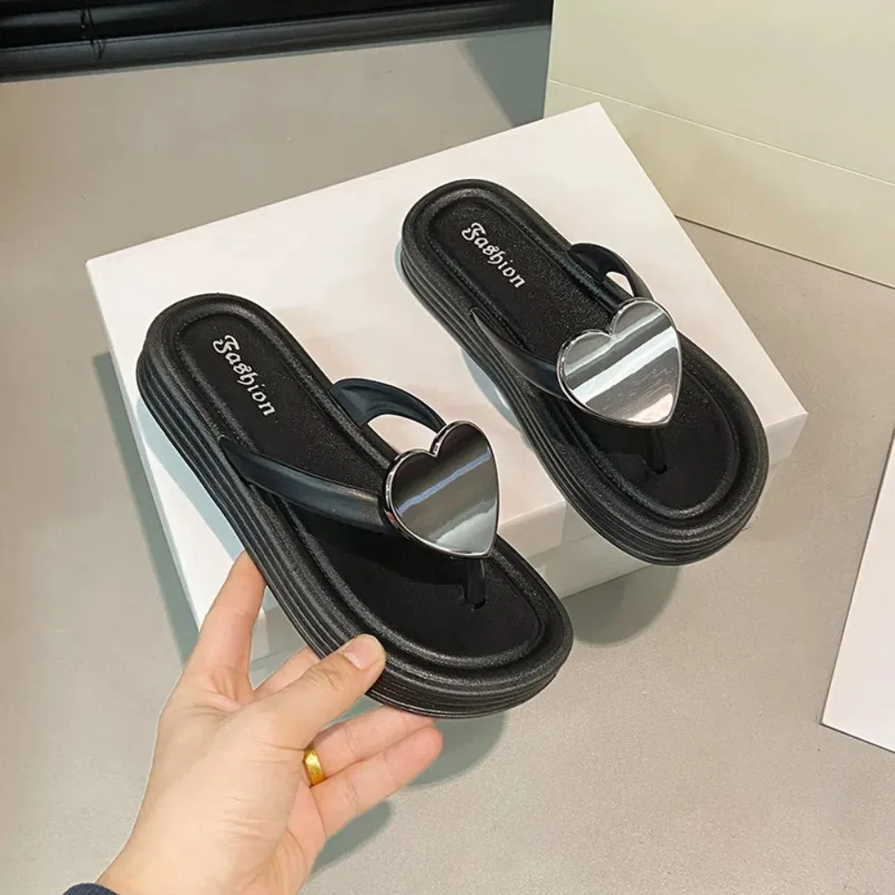 موضة مفتوحة اصبع القدم المعادن القلب النعال عدم الانزلاق بولي كلوريد الفينيل منصة الوجه يتخبط لينة وحيد بحر أحذية النعال للنساء عطلة