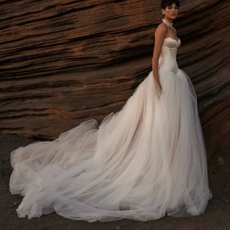 تخصيص لامعة العاج الأبيض السباغيتي الأشرطة تول فساتين الزفاف طبقات فساتين الزفاف صنع اللباس