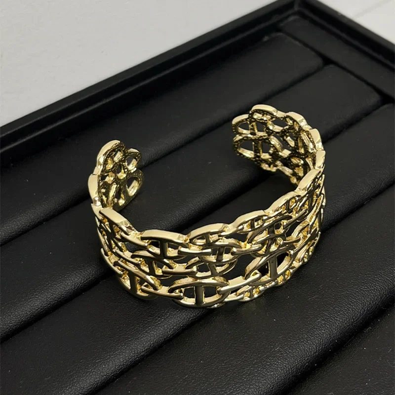 NISHIZAWA Hollow Letter Open Bracelet Simple Fashion Temperament Bracelet European Jewelry