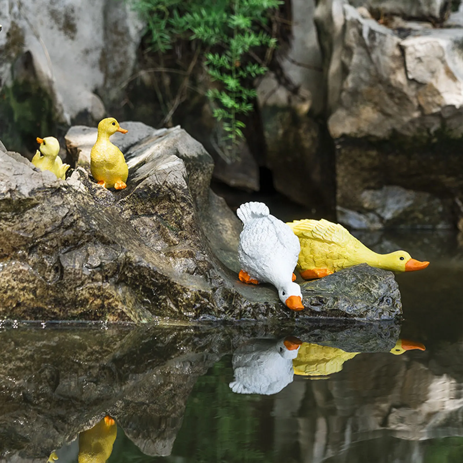 Cute Duck Resin Garden Statue Backyard Pond Ducks Decoration Bird Sculpture Indoor Outdoor Yard Decor Pond Lawn Ornament