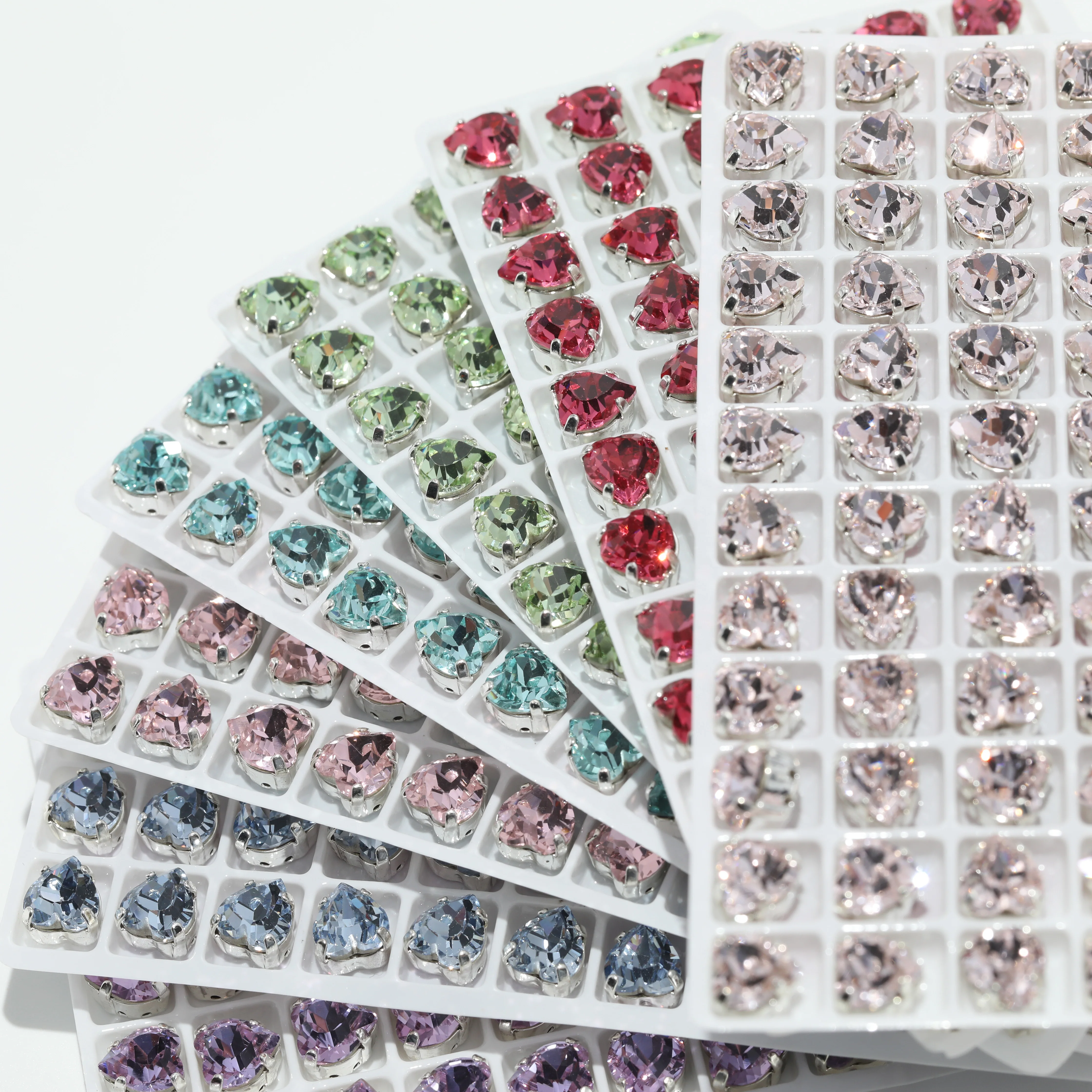 Ausgefallene Formen von Strasssteinen, Kristall-Marquise, Herz, Runde Chaton-Steine, superglänzend für Hochzeitskleider, Schmuck, DIY-Zubehör. – Detail 5