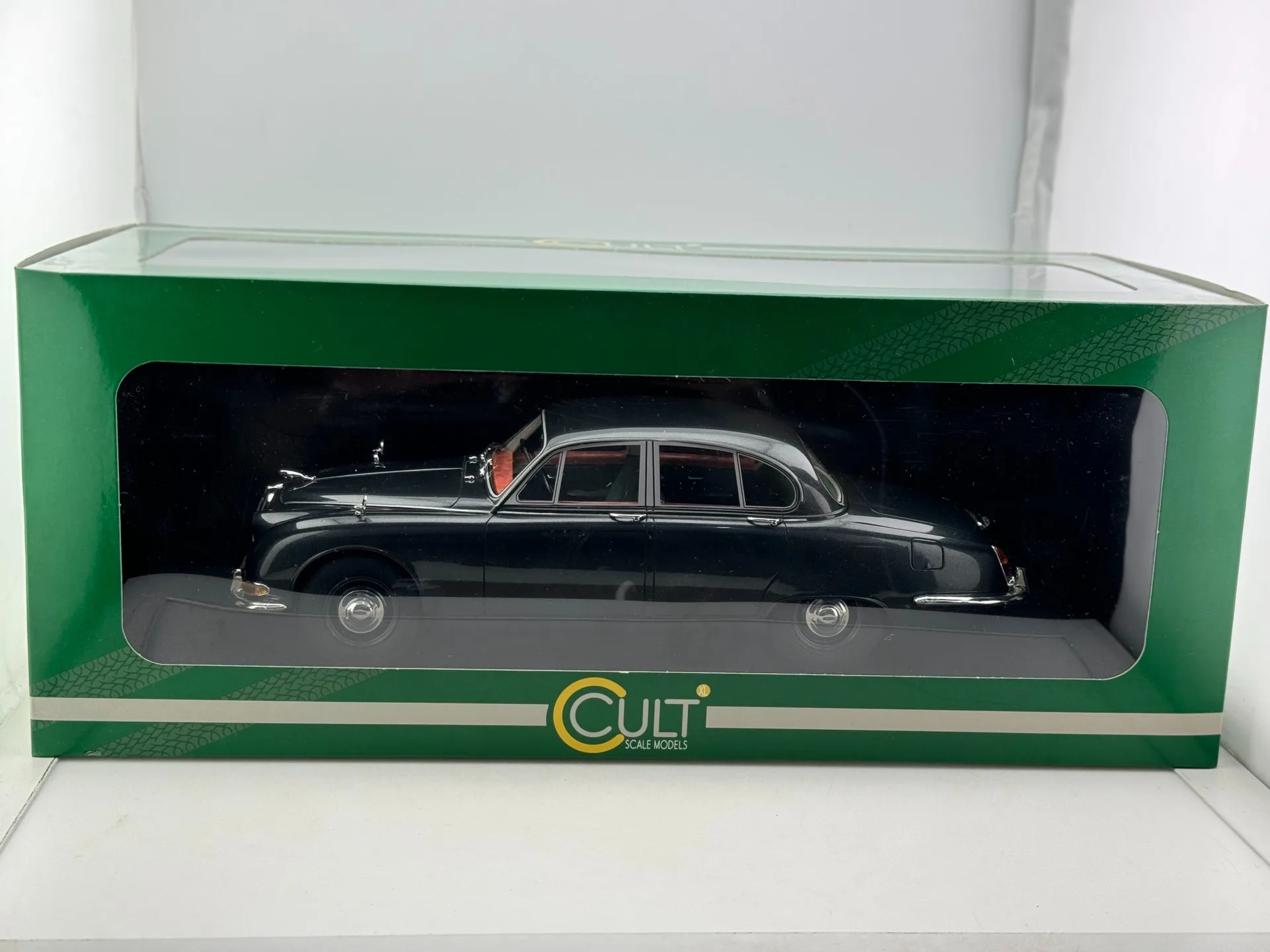 

Культовый масштаб 1/18 Jaguar S-Type темно-зеленый модель автомобиля из смолы Коллекционная игрушка в подарок сувенир дисплей орнамент