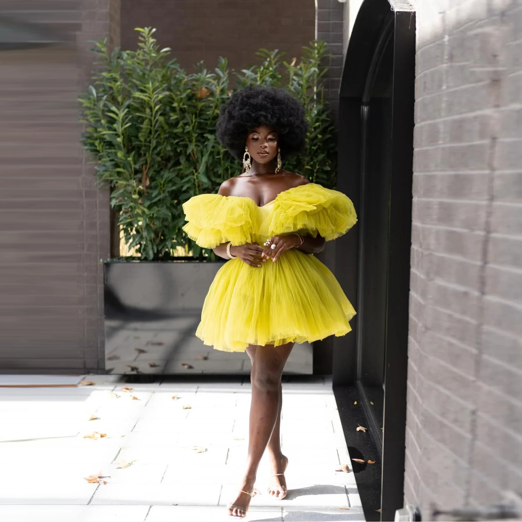 Bright Yellow Mini Cocktail Dresses Sexy Lush Ruffle Tutu Prom Party Dress Off Shoulder Above Knee Length Homecoming Prom Gowns