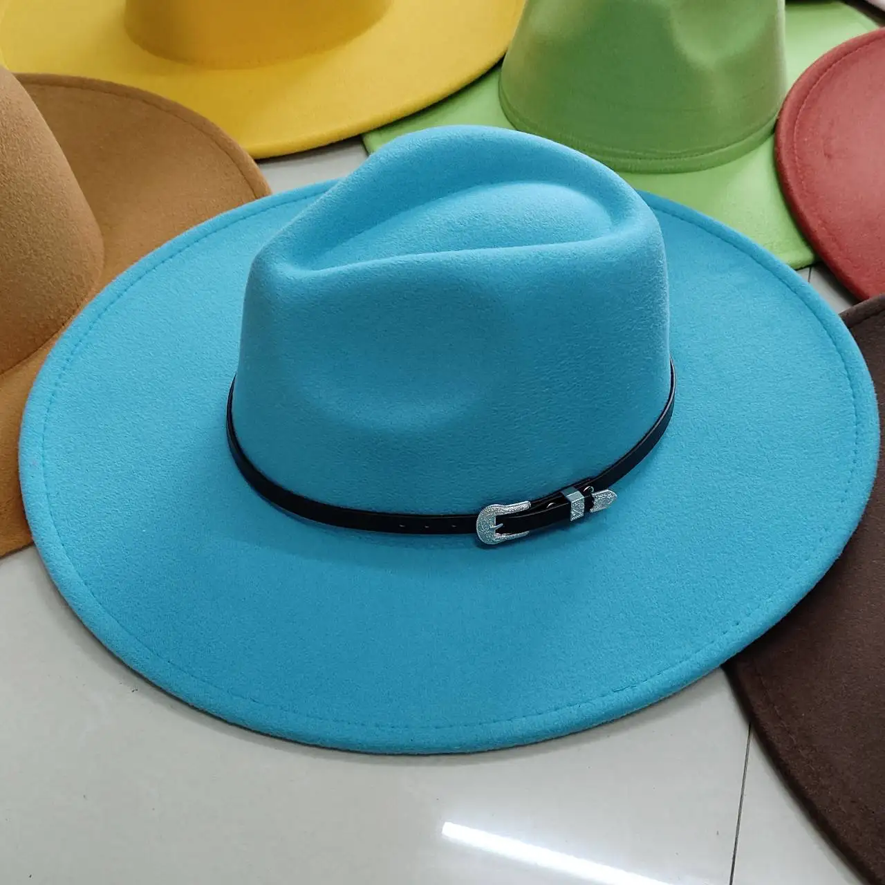 Classic Felt Fedora Hat For Men Women British Vintage Style Hat Gold Belt Accessory Panama Jazz Big Brimmed Hat Autumn Winter