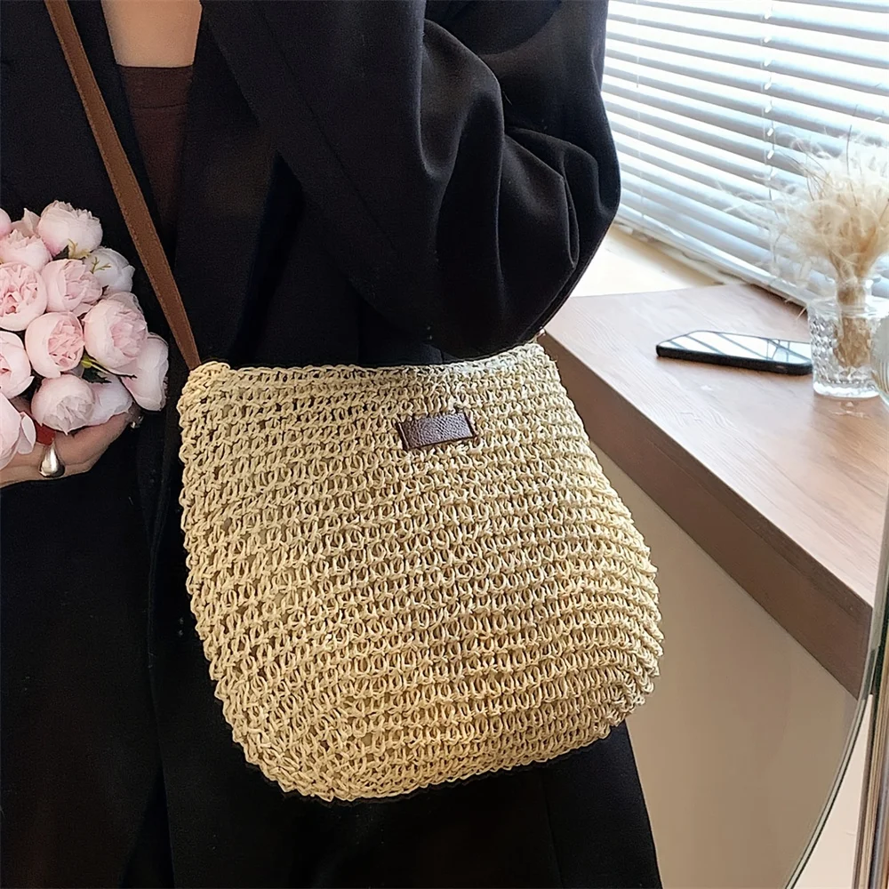

Women's Large Capacity Woven Straw Beach Handbag - Trendy Crossbody Bag for Summer