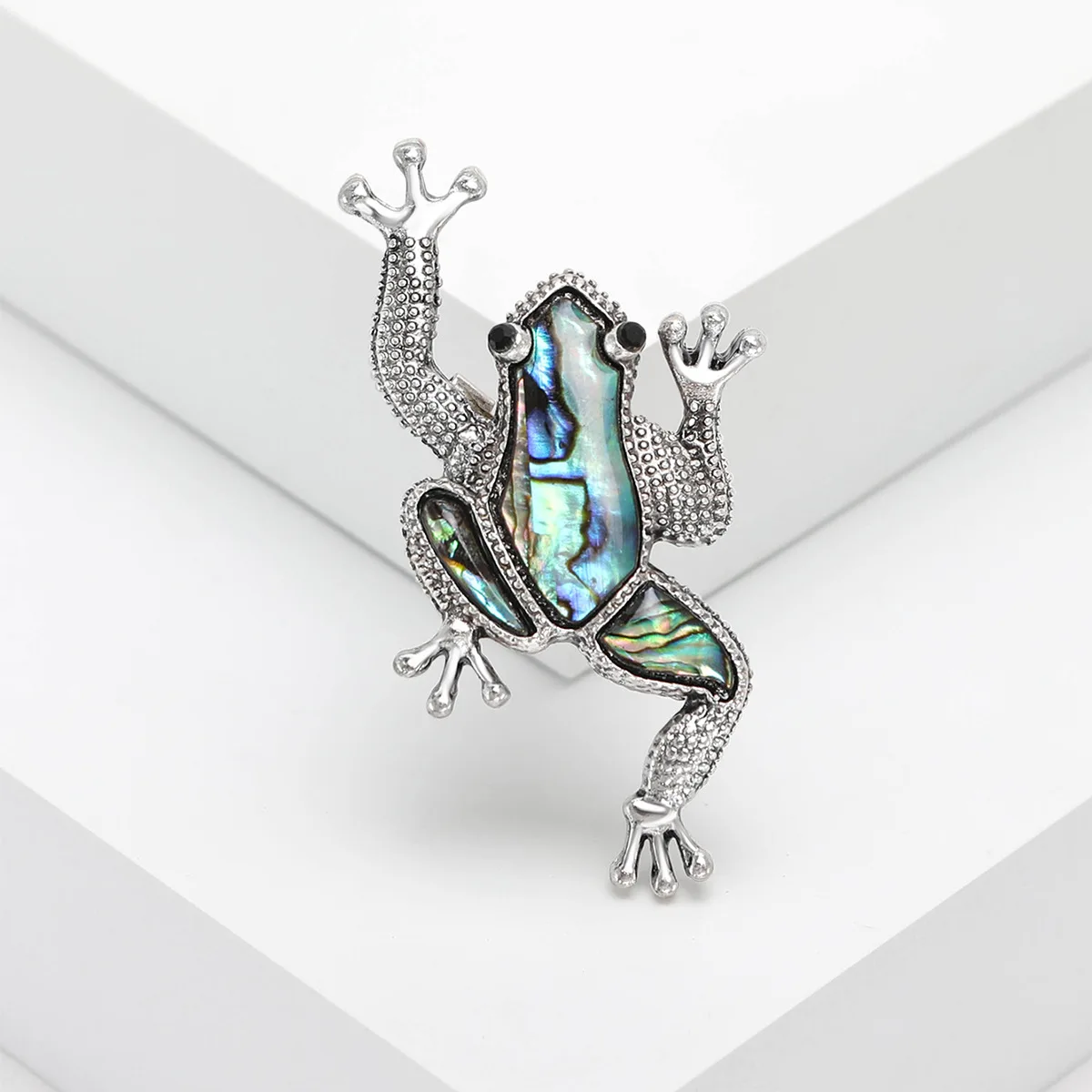 Fashionable Exquisite Imitation Shells Frog Brooches For Women Men Alloy Frog Animal Brooch Clothing Backpack Pins Jewelry Gifts