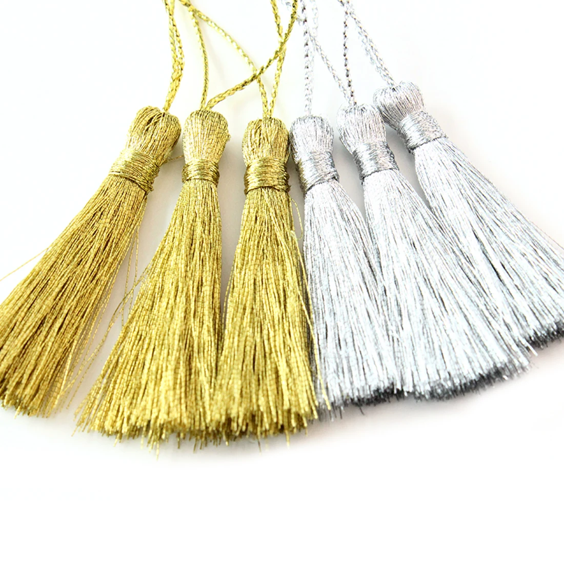 30 pz/lotto 4-8cm Rayon nappa di seta oro argento fascino nappa di raso per fai da te cucito artigianato ornamento fare abbigliamento accessorio