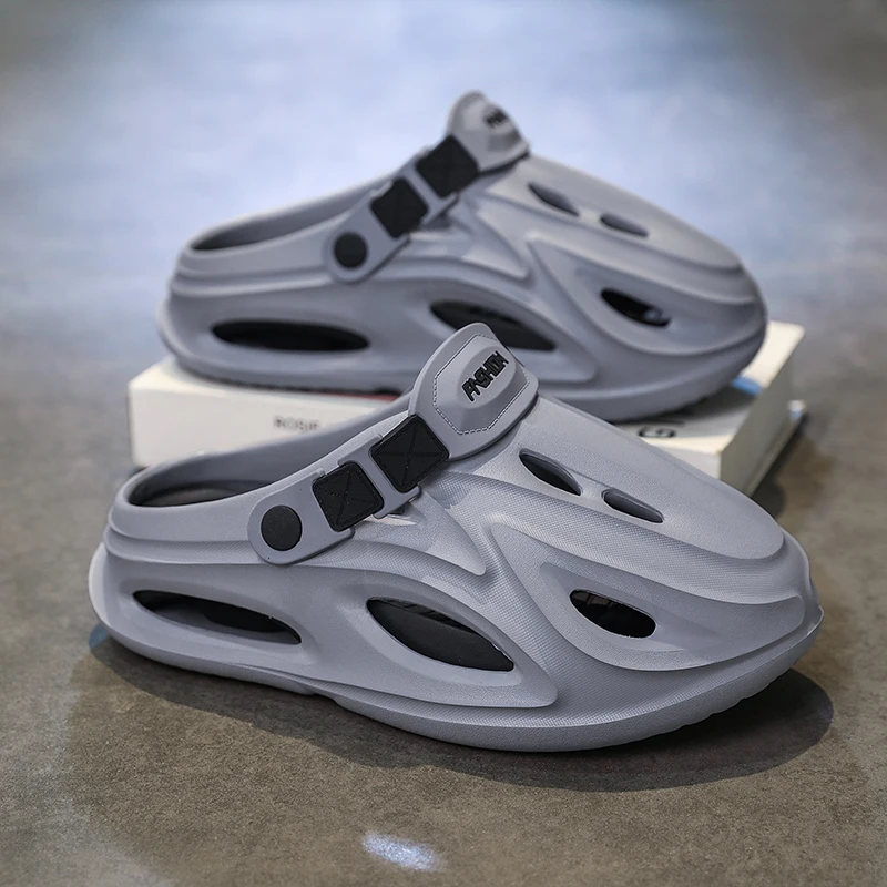 New Men's Outdoor Slippers Comfortable Clogs Beach Sandals Soft Slides Summer Men Casual Shoes Garden Shoes Male Beach Slippers