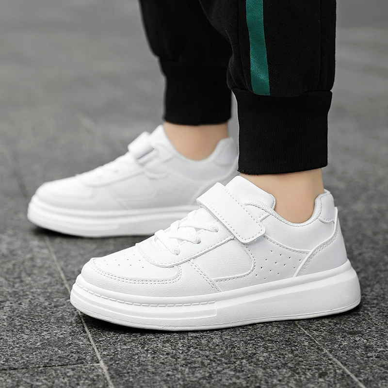 Weiße Leder-Kinderschulschuhe, lässige modische Turnschuhe für Jungen und Mädchen, weicher Boden, rutschfeste Outdoor-Sporttrainer – Detail 10
