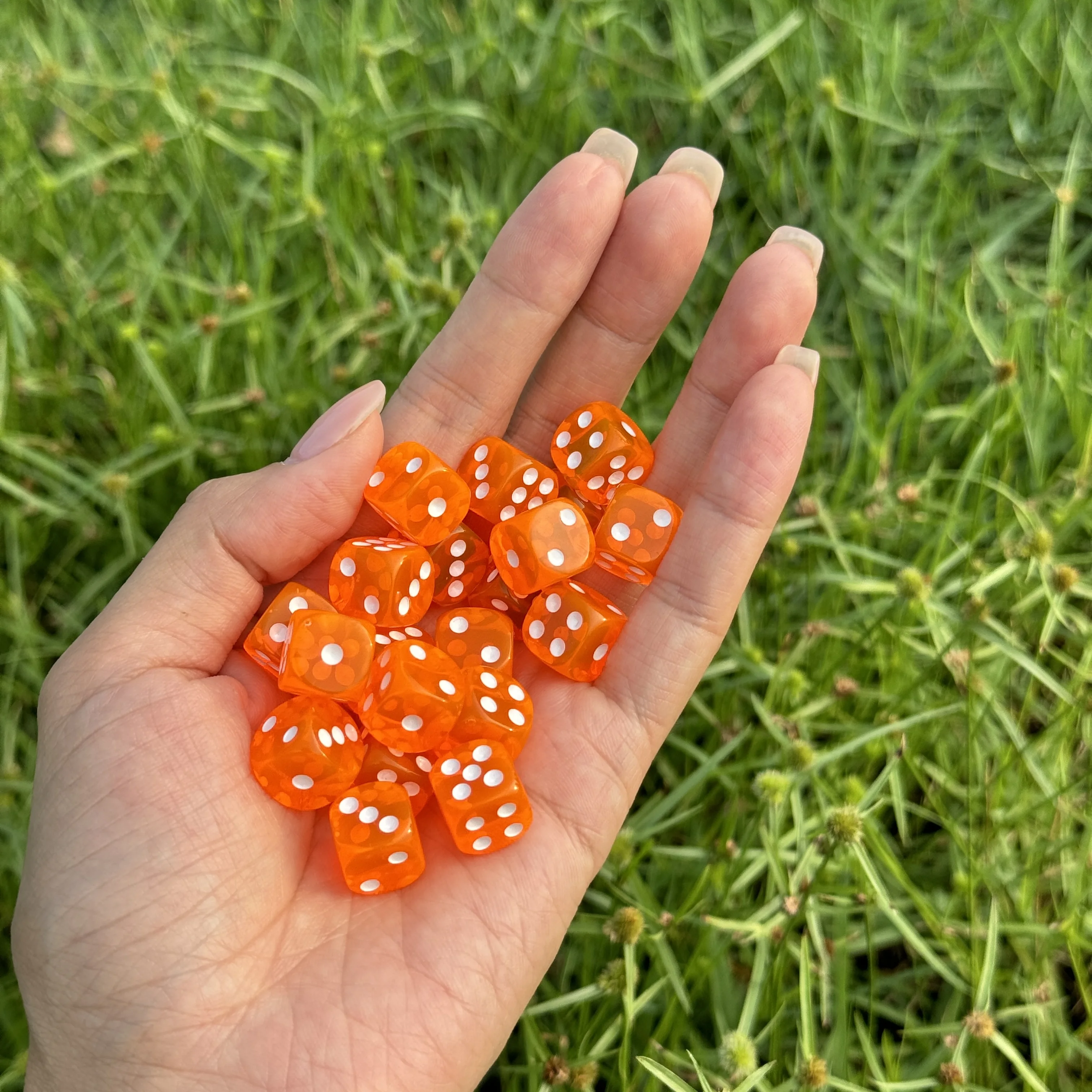 20 buah/Set 12mm transparan warna-warni akrilik sudut bulat 6 sisi kecil dadu D6 titik dadu untuk papan permainan keluarga