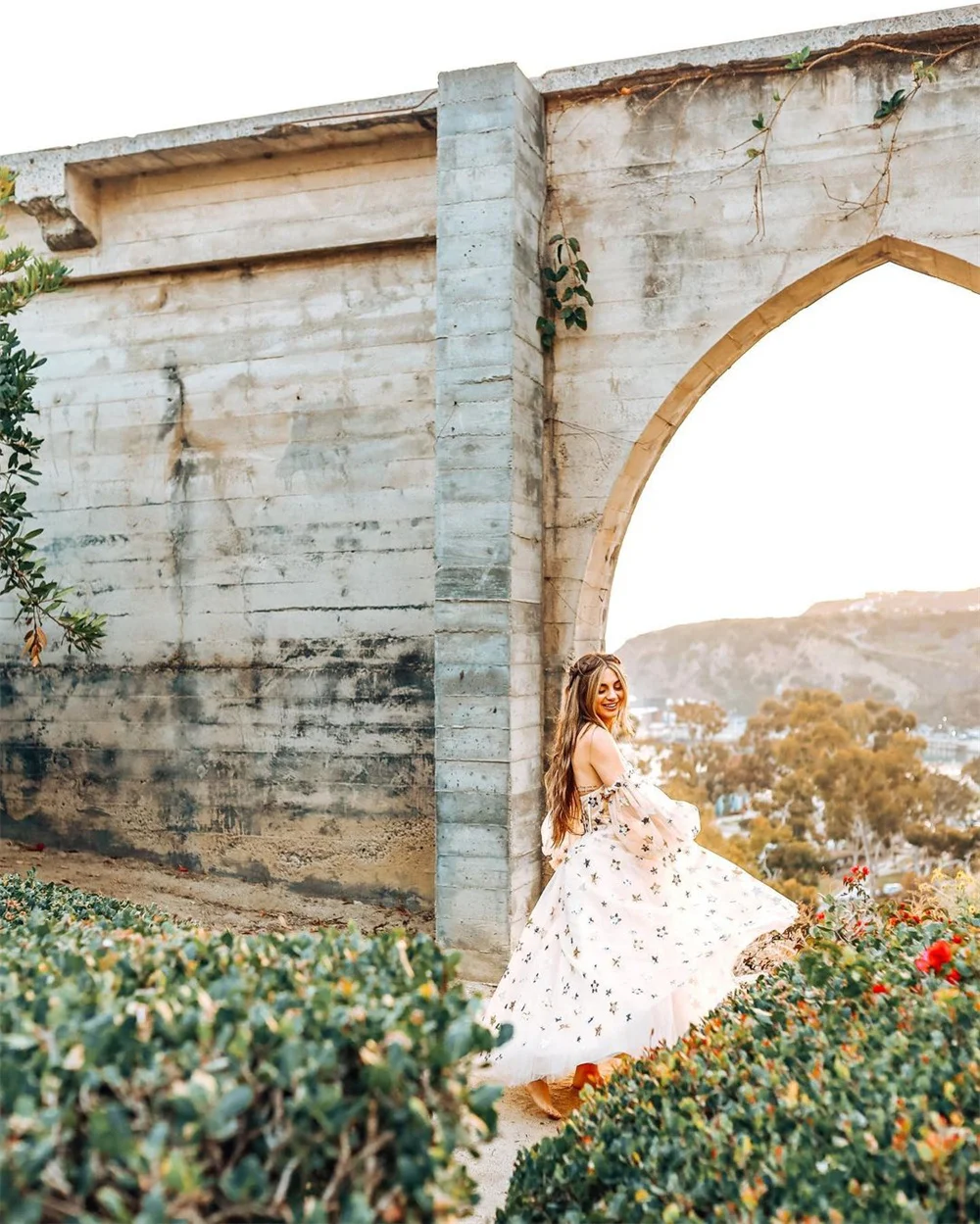 Cathy Beige Off the Shoulder Wedding Dresses Star Appliques Tulle A-line فساتين سهرة Elegant Puffy Sleeves vestidos de fiesta