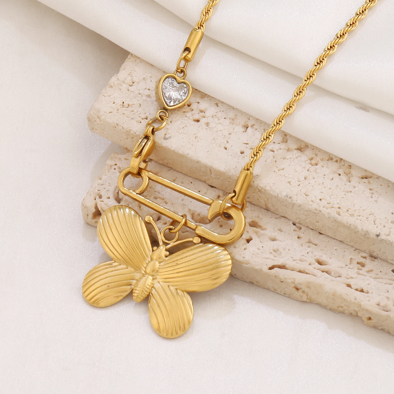 316L الفولاذ المقاوم للصدأ عقد بحلية متدلية على شكل فراشة قلادة للنساء موضة القلب الزركون بروش Charms سلسلة القلائد فام مجوهرات هدايا