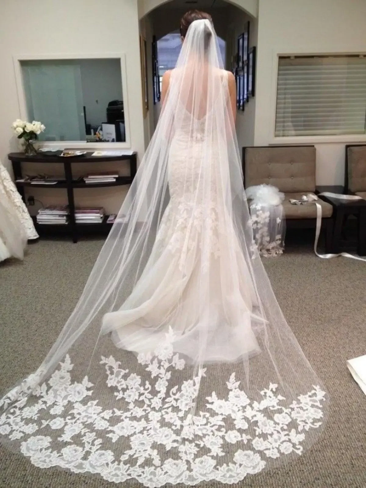 Voile en dentelle ivoire avec peigne, longueur cathédrale, bord blanc, patients de mariage