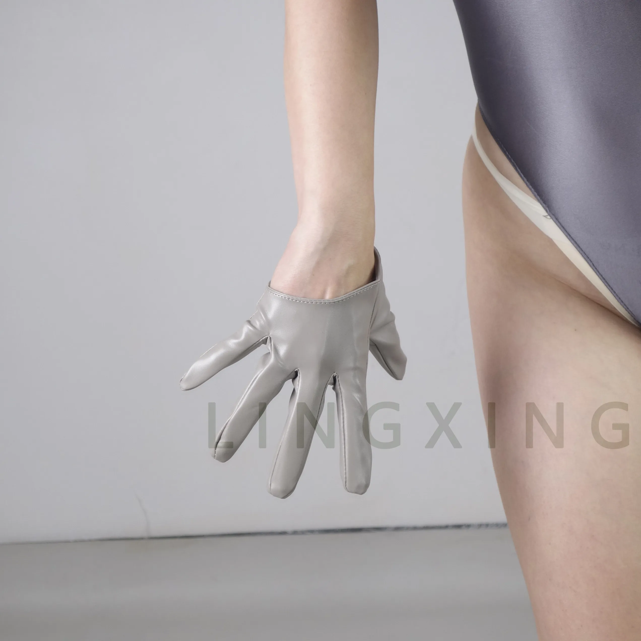 Modische Damen Halbhandschuhe aus Kunstleder PU Fingerlose Tanz- und Bühnenauftrittshandschuhe Persönliche Kurze Schwarze Handgelenkstulpen – Detail 3