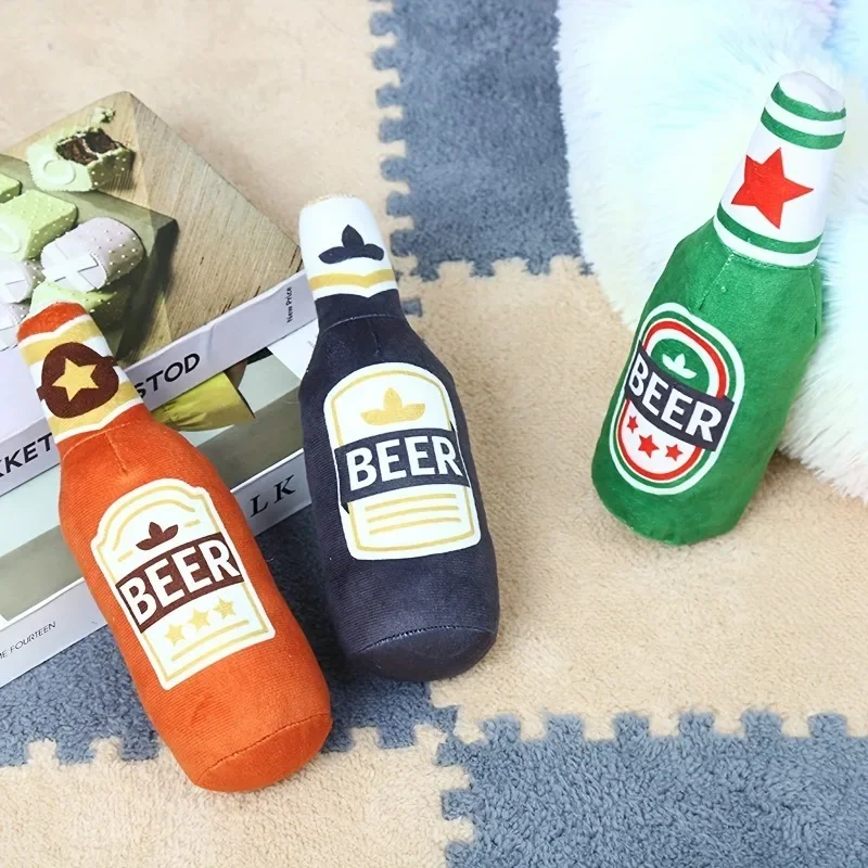 Juguete para perros resistente a mordidas con forma de botella de cerveza, juguete chirriante de peluche para mascotas, juguete interactivo para limpiar los dientes para perros pequeños y medianos.