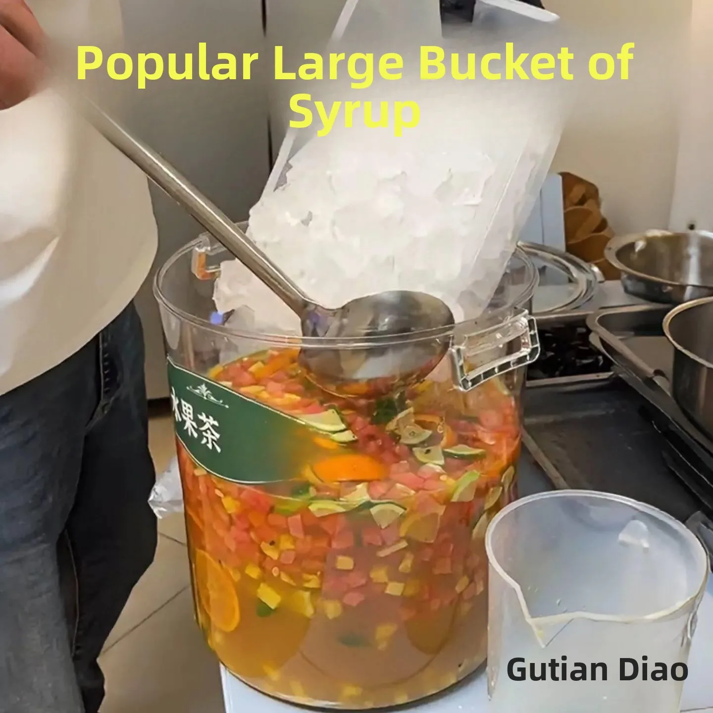 Large Plastic Sugar Water Bucket Transparent Storage for Street Vendors Fruits Beverages Non-Drip Commercial Use 30 Pounds
