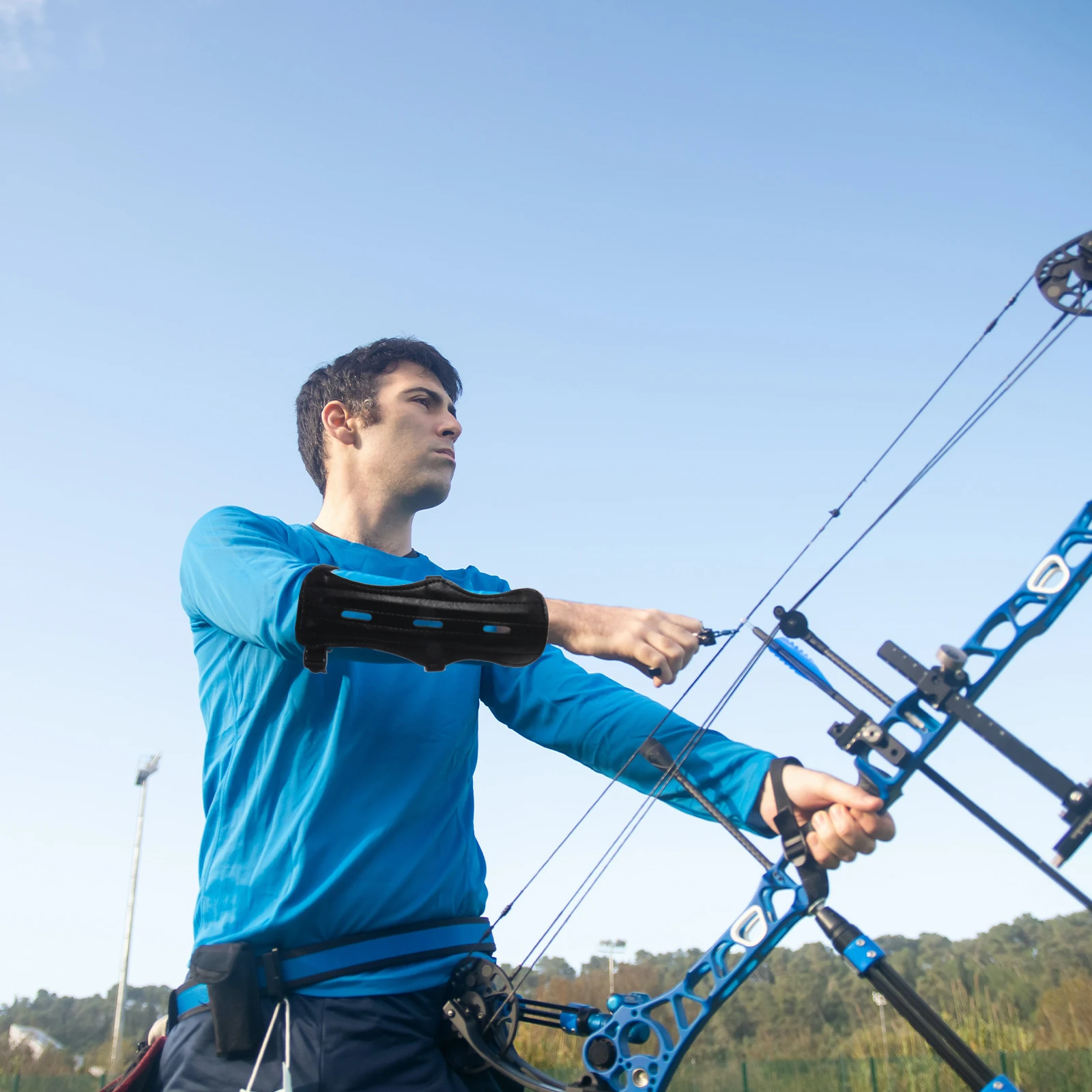 

1 шт. традиционный защитный рукав для лука, высококачественная защита предплечья, регулируемая, удобная посадка для стрельбы из лука и верховой езды