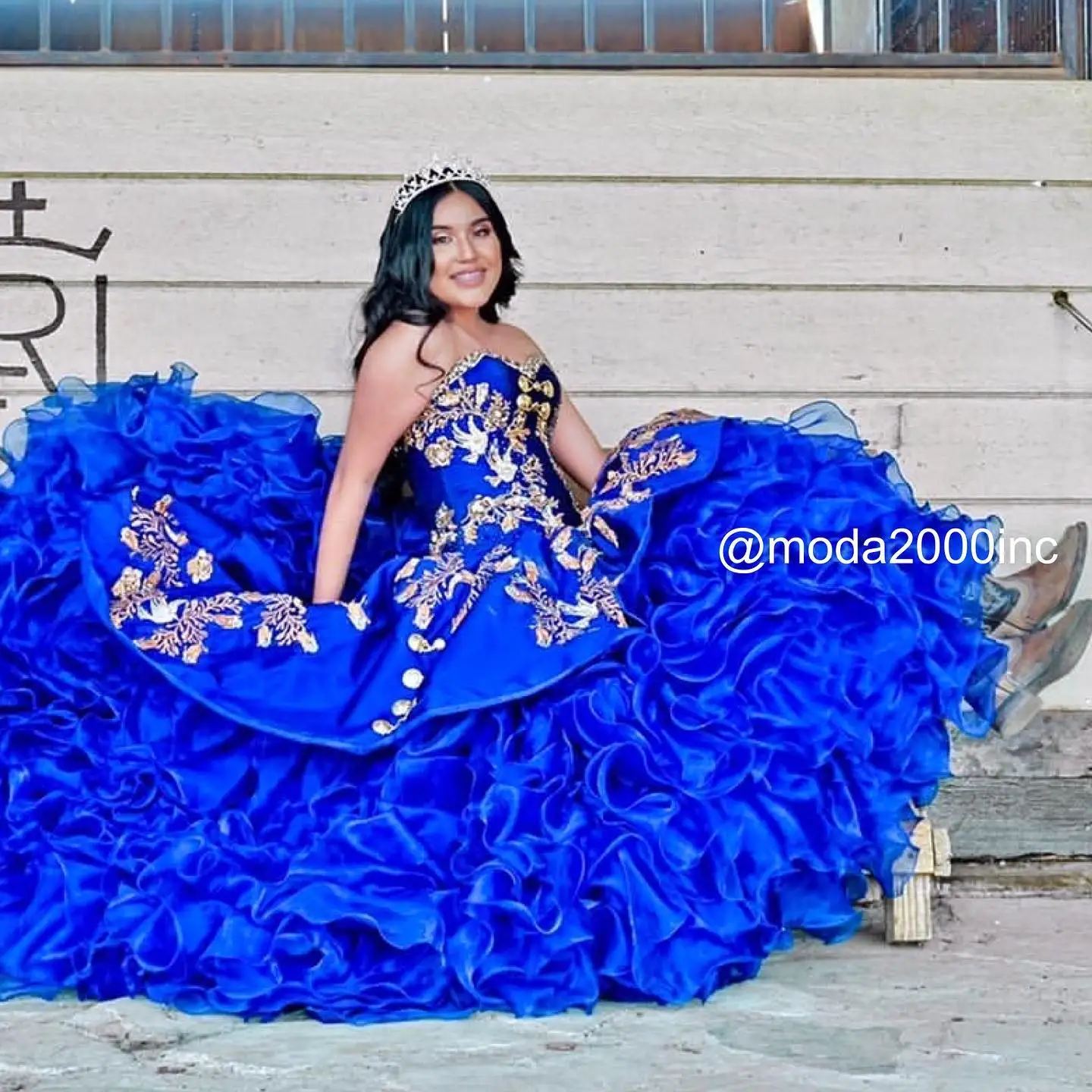 เจ้าหญิงสีดำ Ruffles Puffy Quinceanera ชุดเดรสเย็บปักถักร้อย Lace-Up Corset Charro พรหมหวาน Vestidos De 15ปี