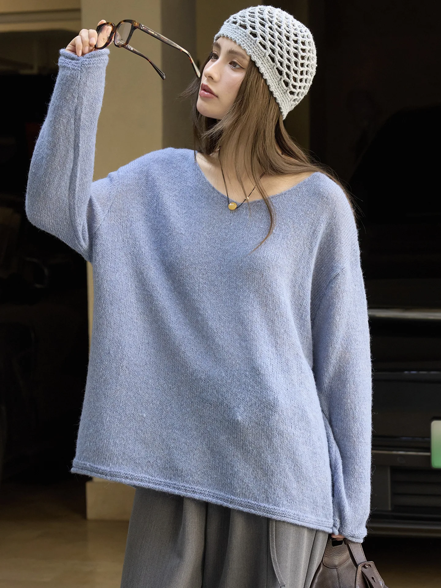 Early Autumn New Korean Lazy Atmosphere Design Curled Edge V-neck Sweater Delicate Fluffy Top for Women