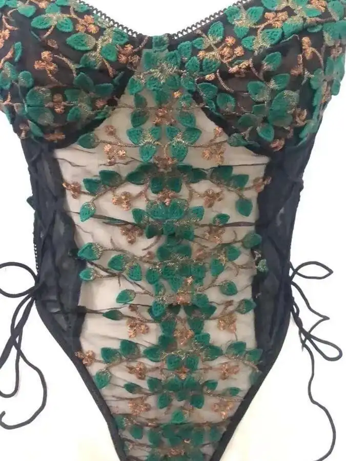 เซ็กซี่ดอกไม้เย็บปักถักร้อยลูกไม้โปร่งใสตาข่ายBackless Deep V SuspendersชุดแขนกุดCharming Elegant G373