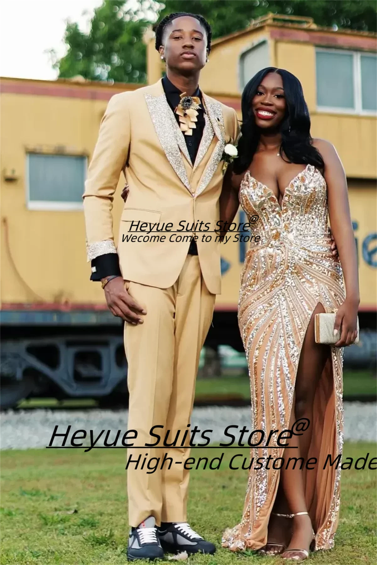 

Luxurious Sequins Peak Lapel Men Suits Customized Slim Fit Formal Groom Wedding Tuxedos 3 Pieces Sets Male Party Blazers