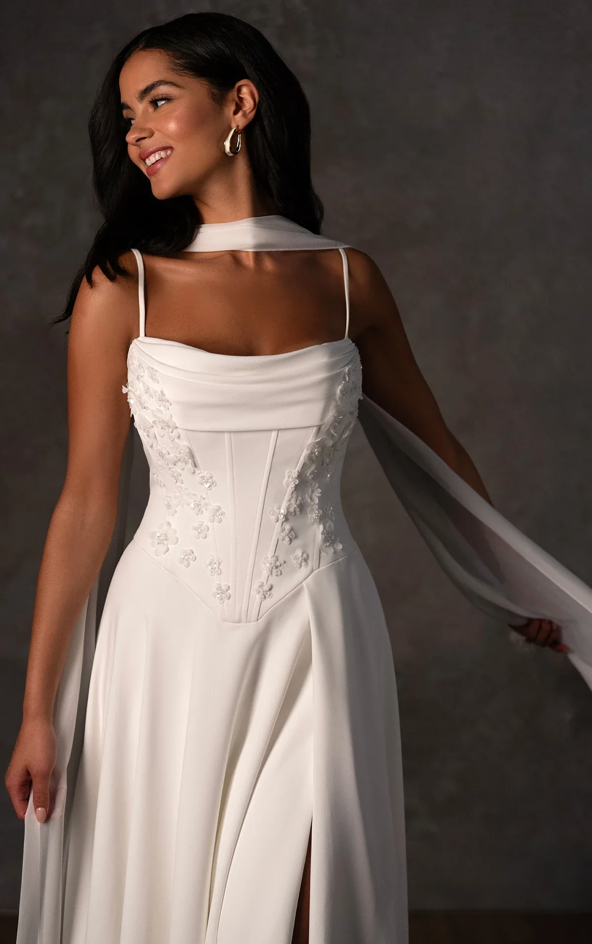 Lakshmigown Korsett-Satin-Hochzeitskleider mit Schal, sexy Strand-Brautkleider für Frauen, seitlich geschlitzt, maßgeschneiderte Bruidsjurken. – Detail 9