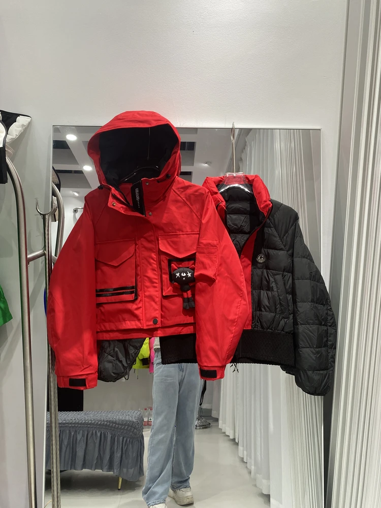 Cappotto di design per bambole di cartone animato in piuma d'anatra bianca corta casual da donna Giacca da donna con cappuccio e ispessita per esterni di fascia alta alla moda