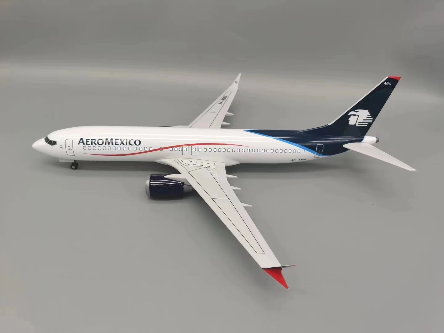Diecast Airplane Kids Toys 1/85 Scale B737 Max Aeromexico 47cm Large Aircraft Resin Model With Display Stand Collection Gift