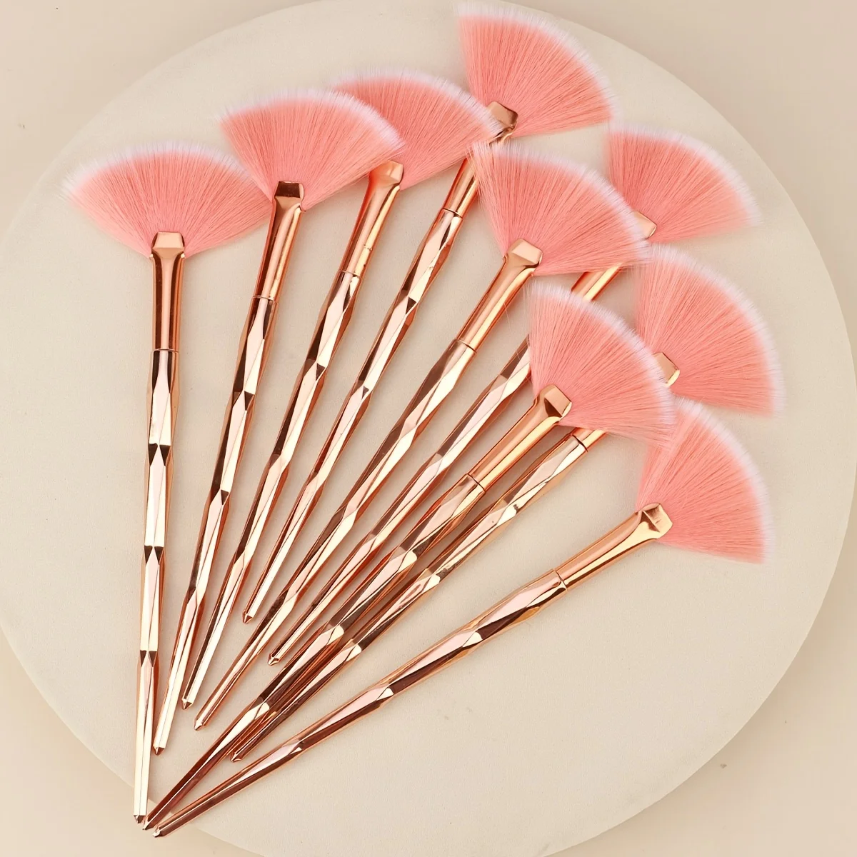 1 Uds. Nuevos cepillos faciales prácticos, brochas de maquillaje con ventilador, brochas suaves y portátiles para máscara, herramientas cosméticas para mujeres y niñas, abalorio de uñas Beaut