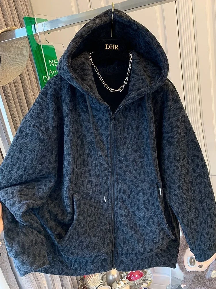 

Женская толстовка больших размеров с флисовой подкладкой, свободный крой, кардиган-пальто в американском ретро-стиле с леопардовым принтом, новая осенне-зимняя модная верхняя одежда