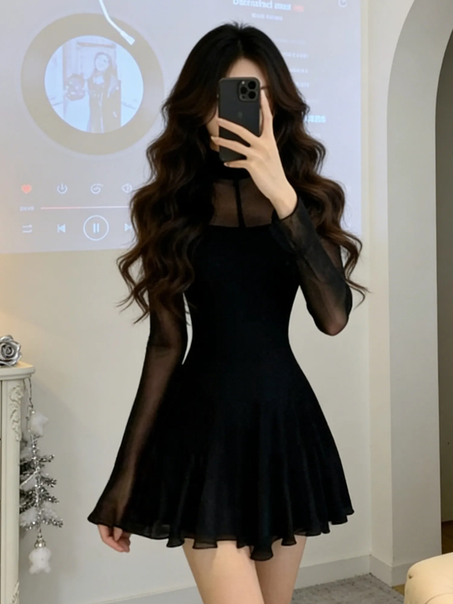 

Женское весеннее приталенное платье Ele Bla с круглым вырезом, длинными рукавами и вставками, короткая юбка А-силуэта из полиэстера