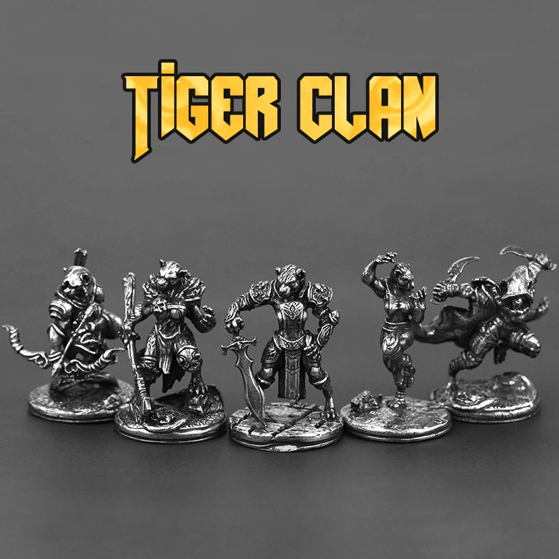 Figuras de acción de soldado guerrero tigre de Metal, producto terminado, piezas de juego de mesa, accesorios de adorno Interior de coche de escritorio