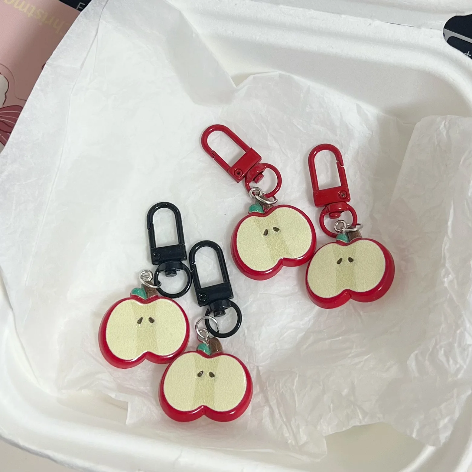 Lindo llavero de manzana roja niñas dibujos animados frutas bolsa colgante llavero de coche divertido mochila accesorio para mejor amiga regalo de Navidad